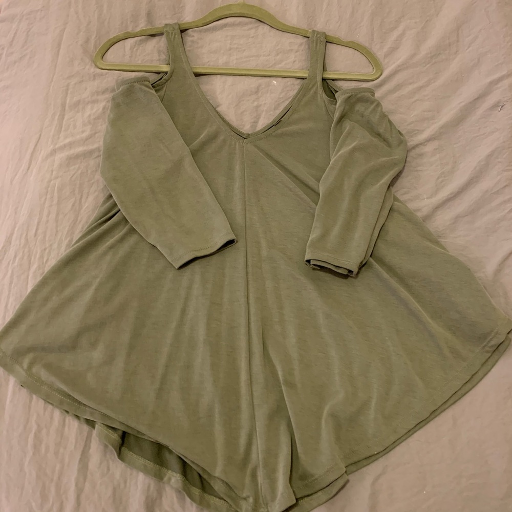Design Lab cold shoulder top with asymmetrical hem
